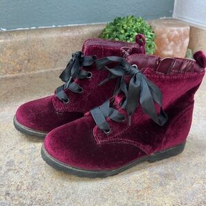 Cat and Jack Girls velvety boots